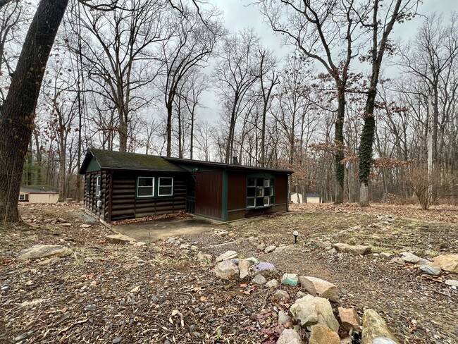 Building Photo - 2 bed/1 bath Cabin in Harpers Ferry!