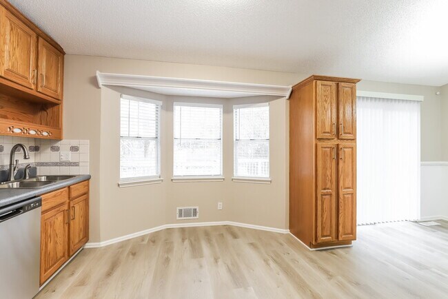 Building Photo - 1175 Riverside Trce