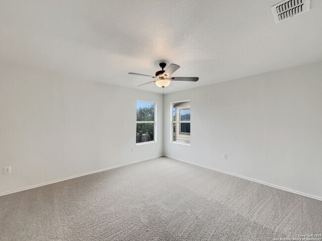 Building Photo - Charming 3 Bedroom 2 Bath home in Northeast Crossing.