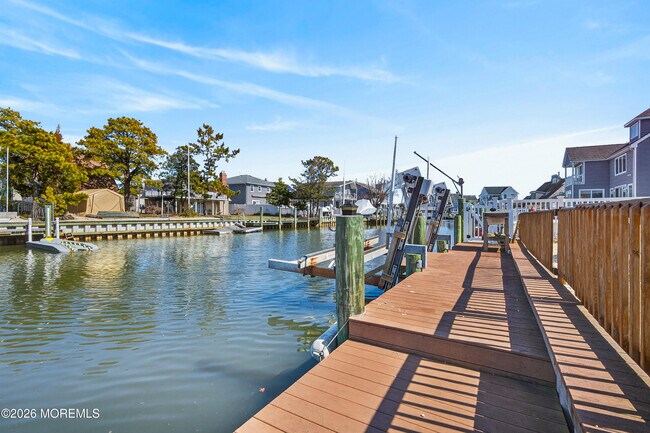 Building Photo - 13 Clearwater Way