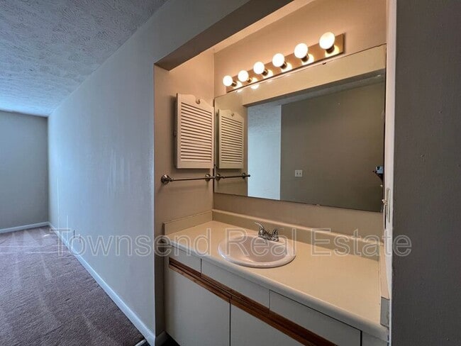 Building Photo - 663 Bartons Landing Pl