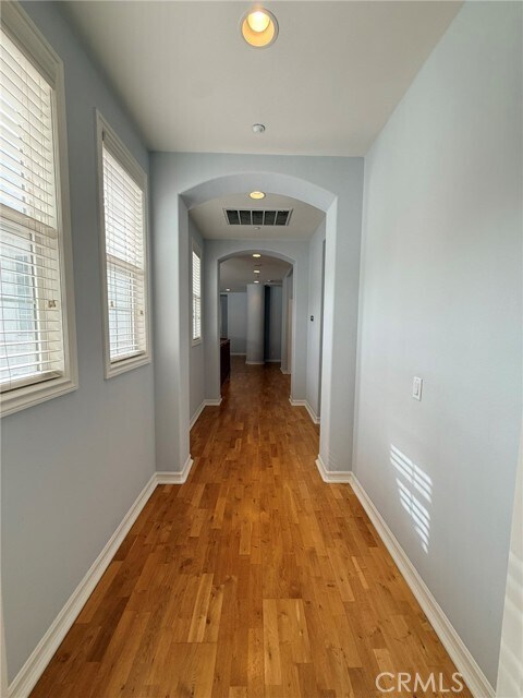 Building Photo - 3 New Dawn