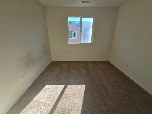 Building Photo - 126 Lucy Ln