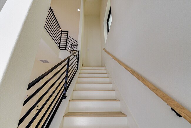 Building Photo - 1803 Dunlavy St