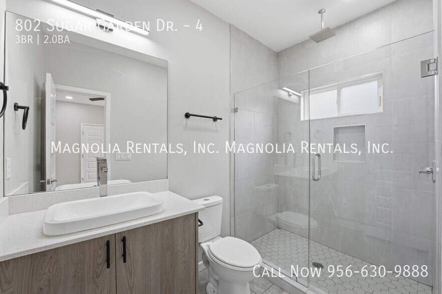 Building Photo - 802 Sugar Gdn Dr