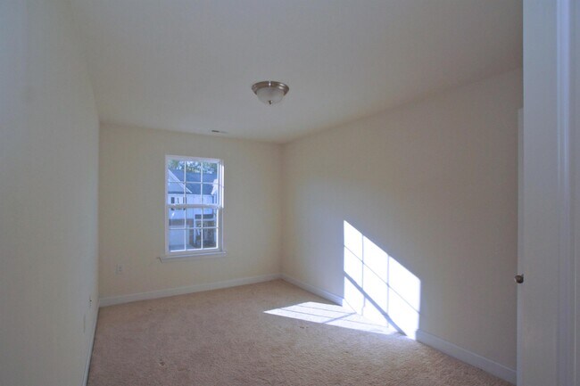 Building Photo - 135 Polaris Ave