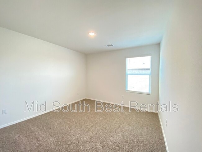 Building Photo - 52 Kelton Ln