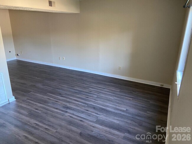 Building Photo - 1260 Fieldstone Rd