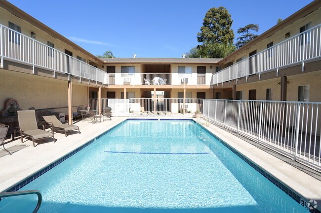 Building Photo - Diplomat Apartments