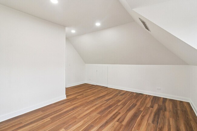 Building Photo - 23460 W N Lakewood Ln