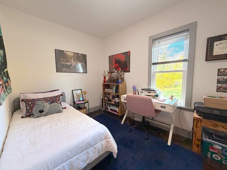 Building Photo - 1419 Fischer St