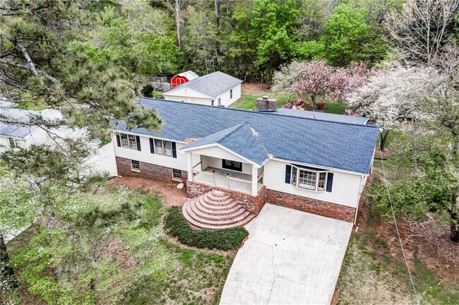 Building Photo - 770 Pine Lake Dr NW