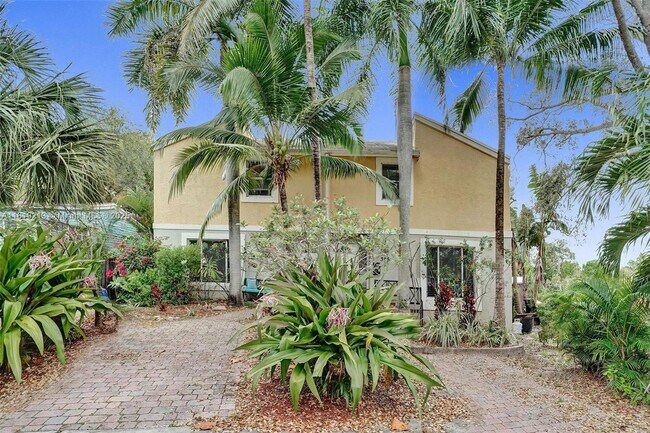 Building Photo - 307 SW 11th Ct