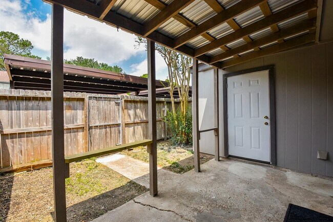 Building Photo - 5809 Village Forest Ct