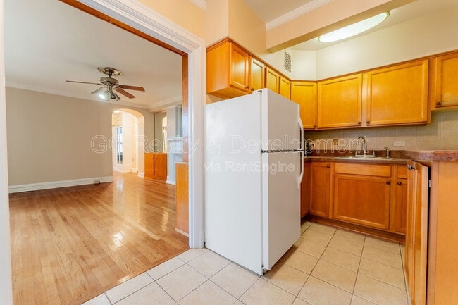 Building Photo - 1765 E 55th St