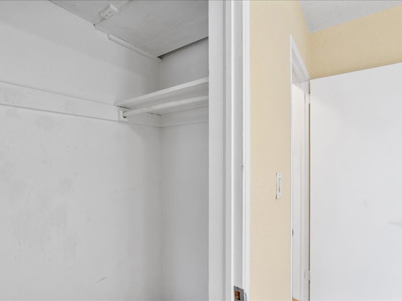 Bedroom 2 - closet 2 - 6470 SW 38th St