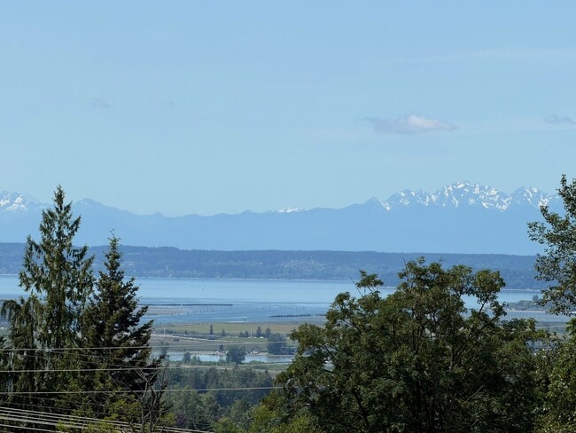 Building Photo - Whiskey Ridge View Home | 5 Bed + Bonus Living Space with Olympic Mountain Views