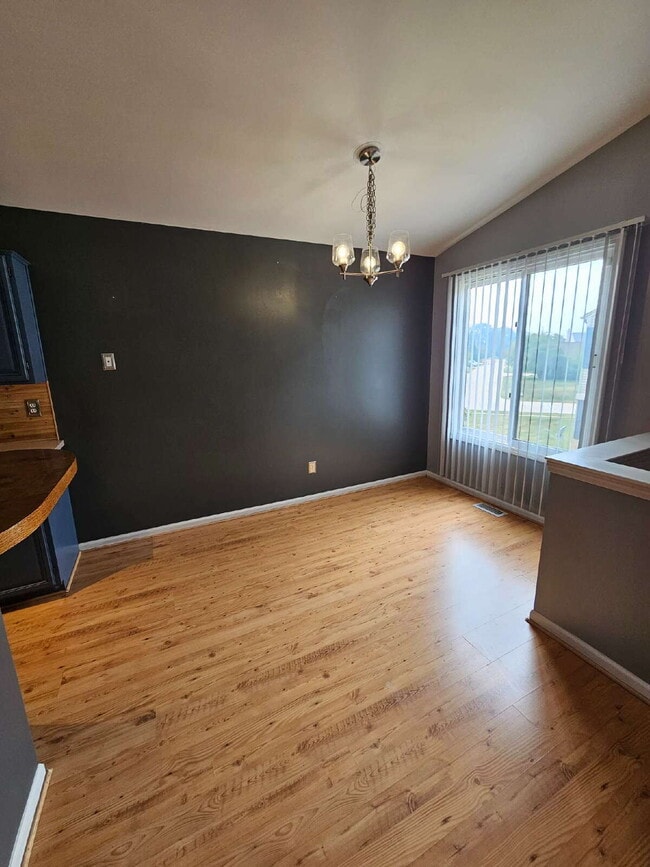 Building Photo - 2 Bedroom Condo with Vaulted Ceiling, Open Kitchen, Attached Garage in Desirable Clinton Township...