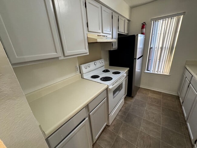 Building Photo - SE 4th St #103