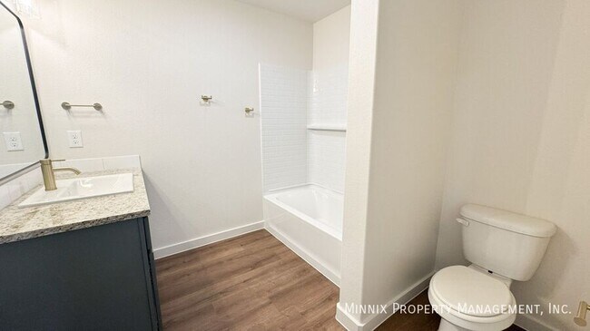 Building Photo - 2127 Langford Ave