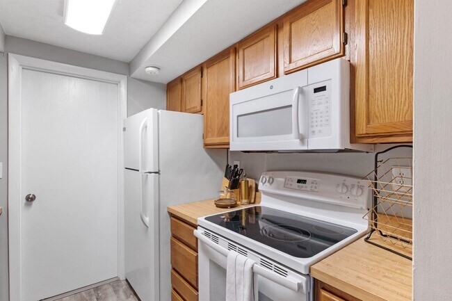 Building Photo - 201 Cocheco Ct