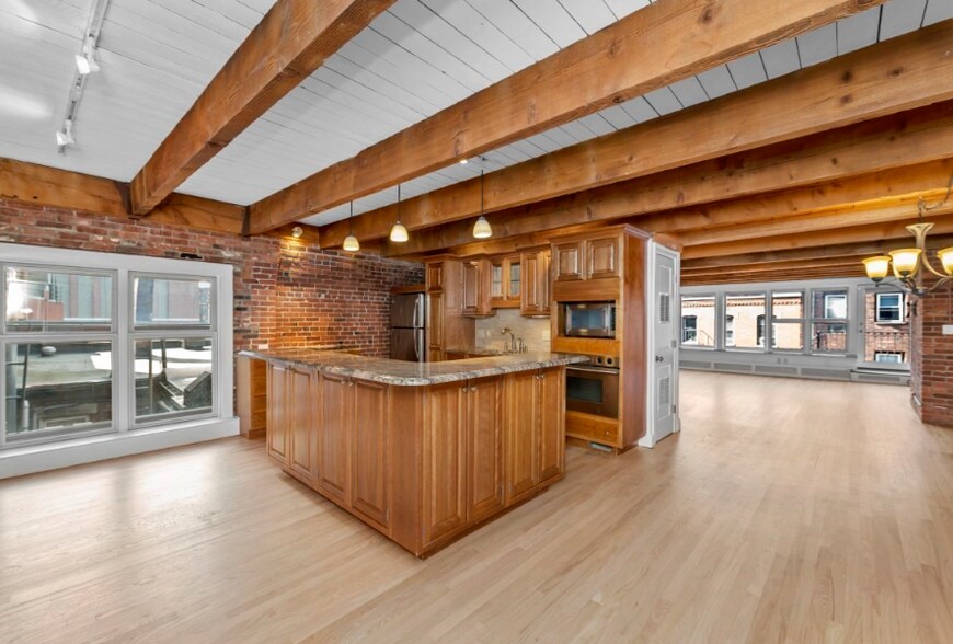 Building Photo - 130 Fulton St