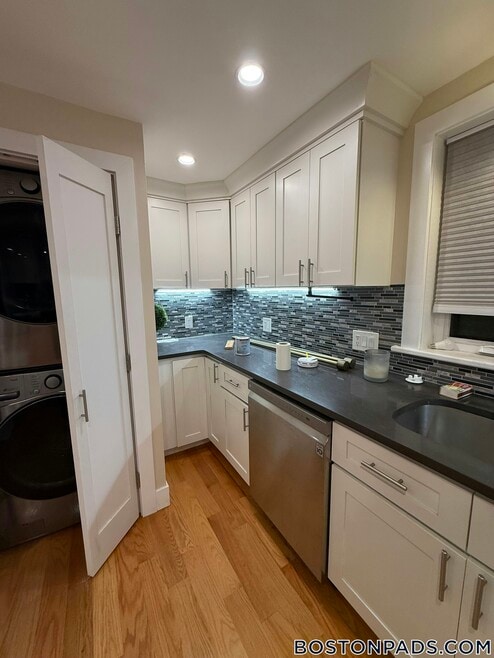 Building Photo - 2 Buckingham St