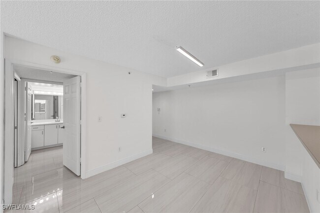 Building Photo - 1830 Florida Club Cir