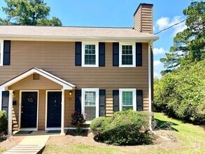 Building Photo - Welcome to this charming 2-bedroom, 1.5-ba...