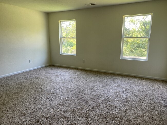 Building Photo - 204 Valleyside Dr NE