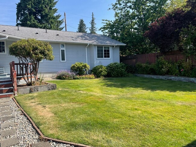 Building Photo - 2 BR/1.75 BA home in Edmonds