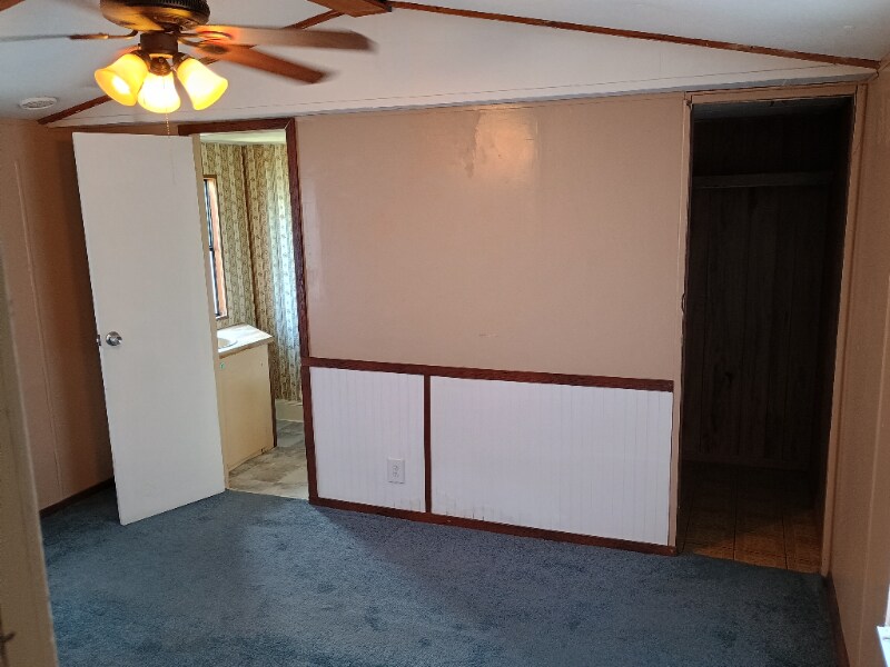 Building Photo - 144 SE Guinevere Ct