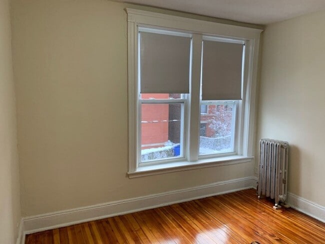 Building Photo - 3BR or 4BR near B/C trains, Wash Sq, heat ...