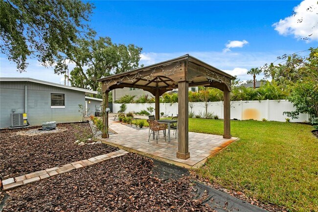 Building Photo - 2407 S Lois Ave