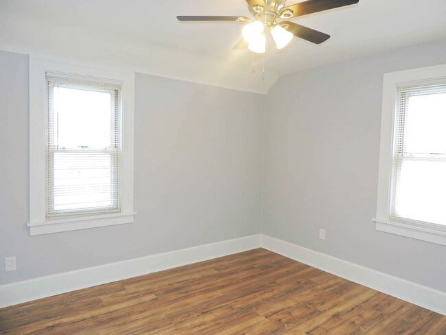 Building Photo - 3 Bed - 2 Full Bath Colonial for Rent!