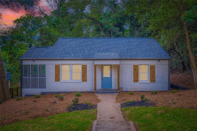 Building Photo - 1191 Beechview Dr SE
