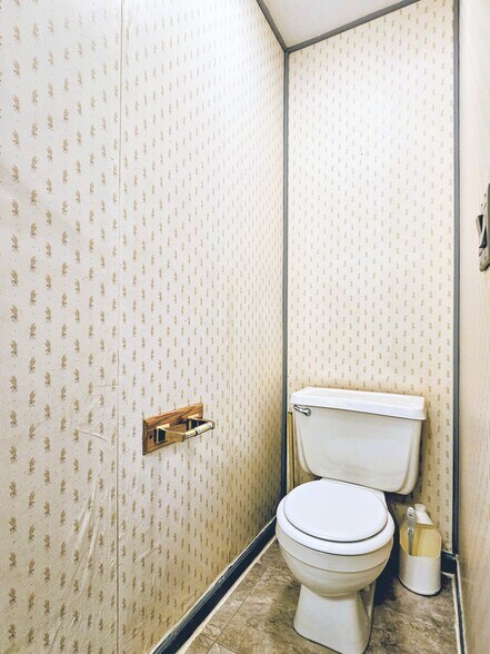 Building Photo - 160 Northwood Ct