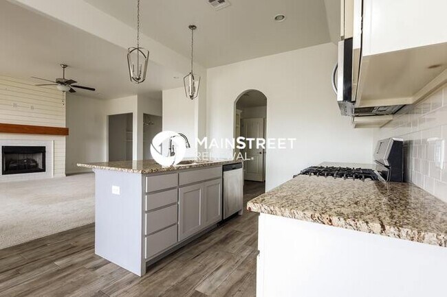Building Photo - 3 Bedroom Pet-Friendly Home in Yukon, OK with Main Street Renewal