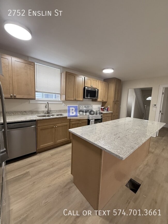 Building Photo - 2752 Enslin St