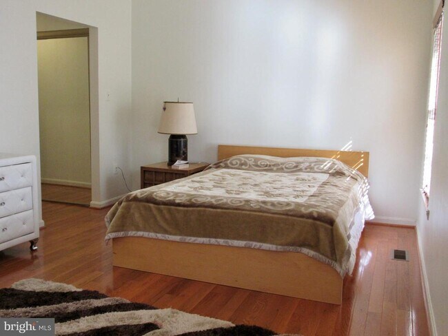 Building Photo - 14 Tivoli Lake Ct