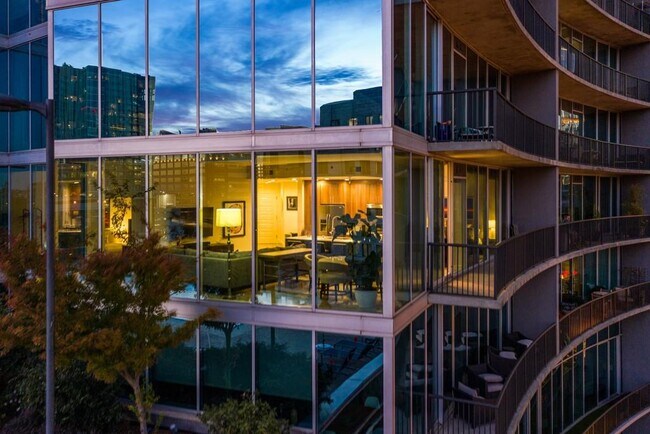 Building Photo - 1080 Peachtree St NE