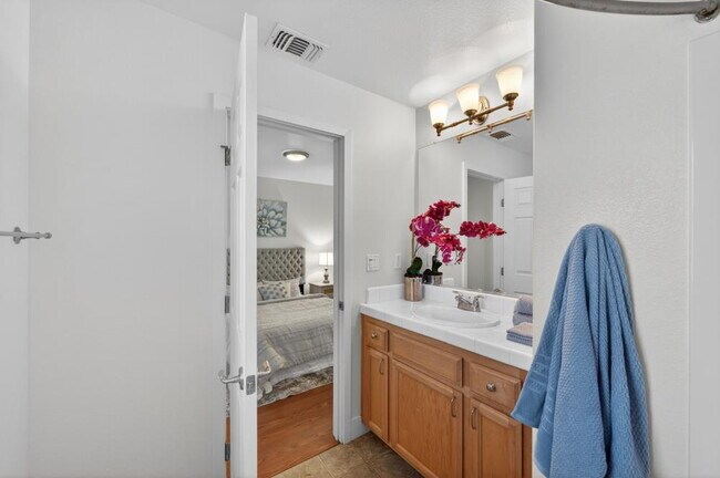 Building Photo - Charming 3-Bed Home in Sacramento with 2.5 Baths