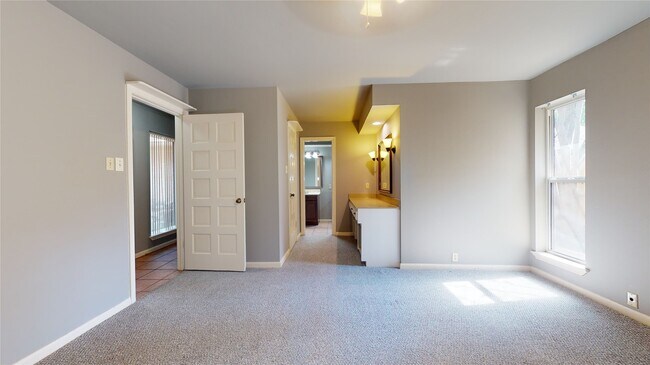 Building Photo - 12618 Misty Valley Dr