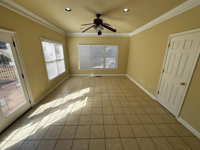 Building Photo - 2620 Springmonte Pl