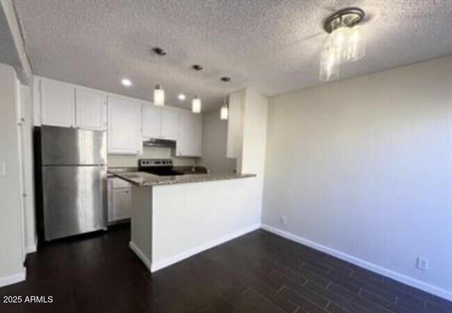 Building Photo - 8055 E Thomas Rd