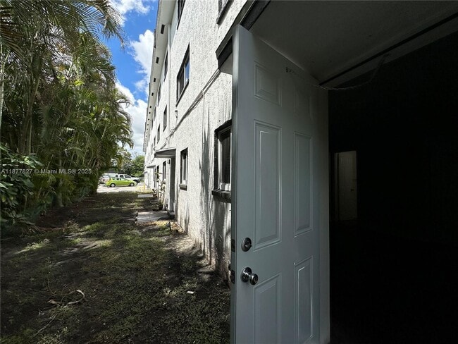 Building Photo - 1400 NE 56th St