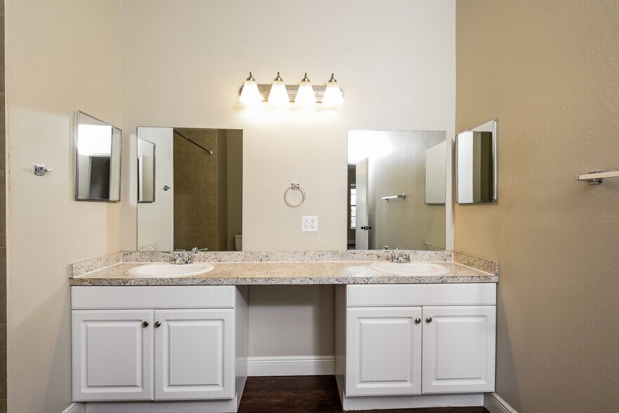 Building Photo - 1405 Timberbend Cir