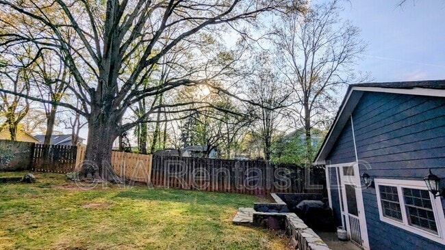 Building Photo - 1411 May Ave SE