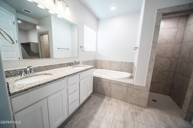 Building Photo - 249 Adamtowne Dr