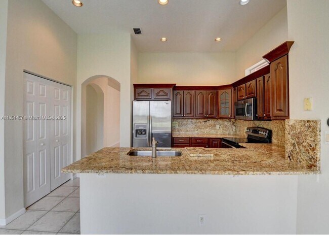 Building Photo - 8291 Hampton Wood Dr